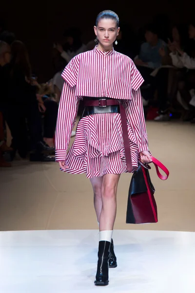 Look 10